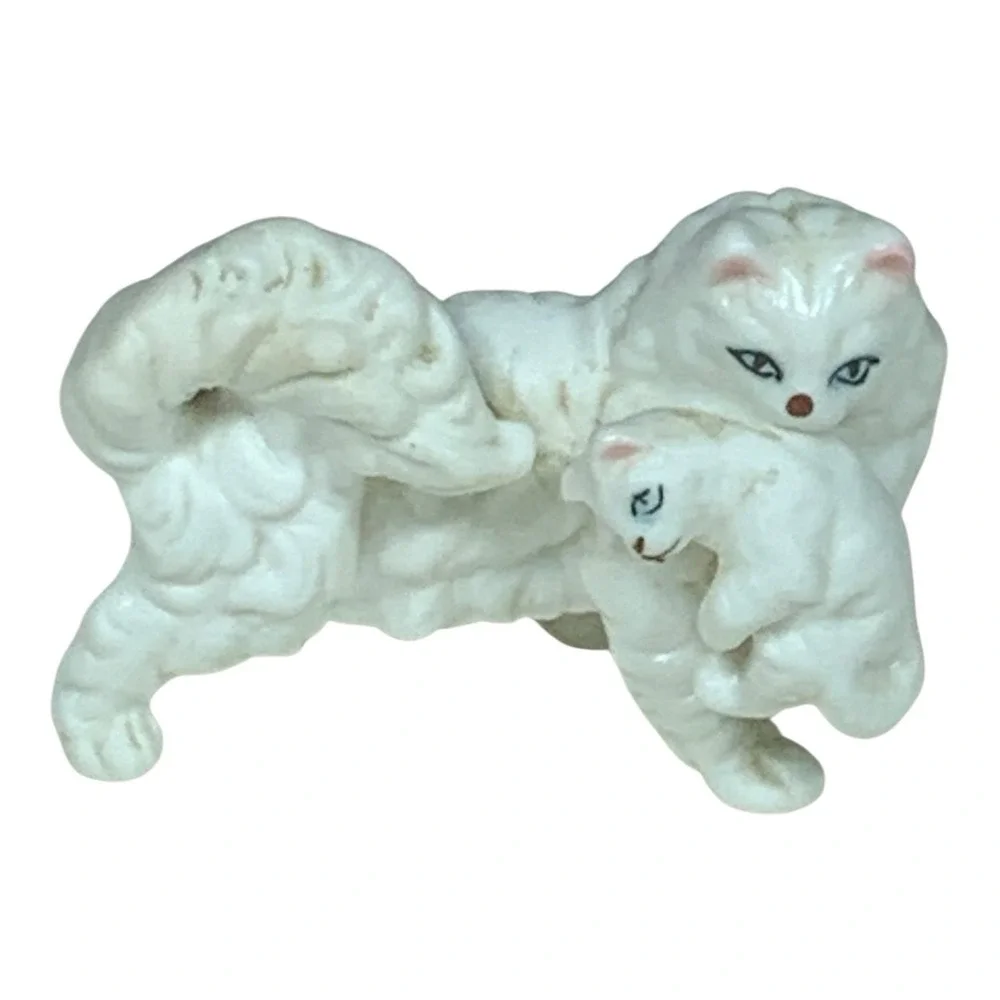 Vintage Porcelain Miniature White Persian Mama Cat Figurine With Two Kittens